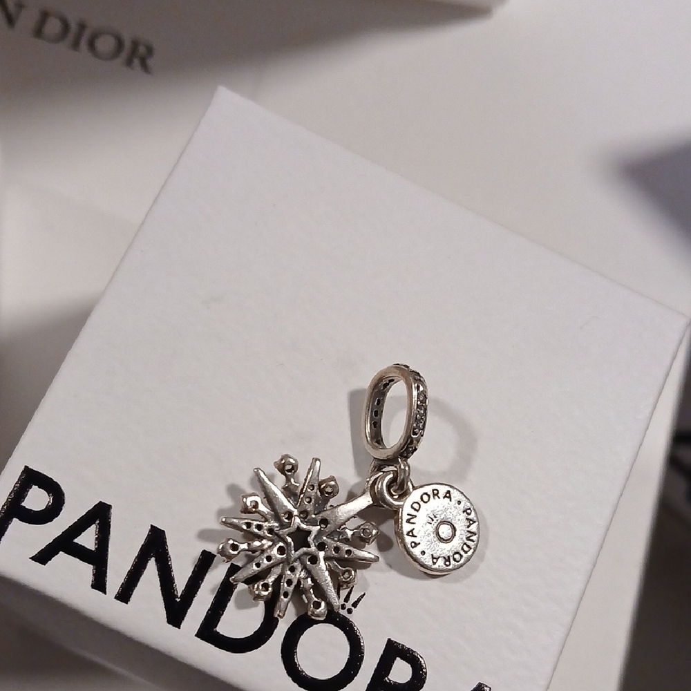Pandora Silver Snowflake Pendant - Picture 6 of 7